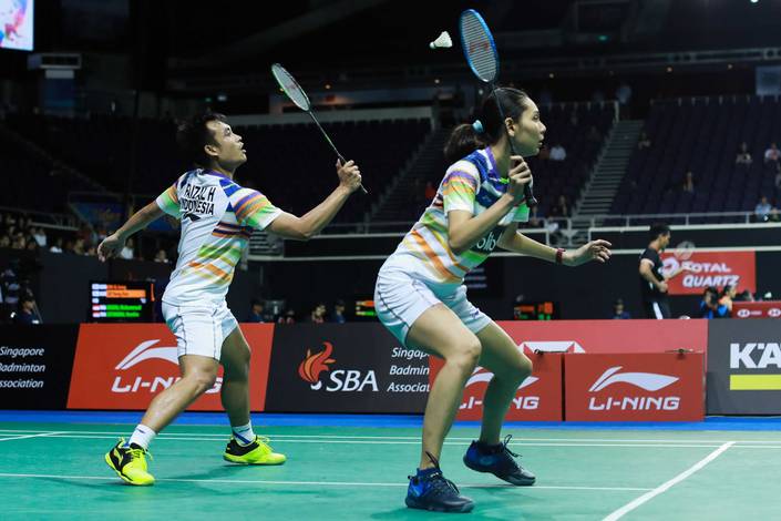 Hafiz Faisal/Gloria Emanuelle Widjaja (Indonesia) bersiap menyambut pengembalian. Hafiz Faisal/Gloria Emanuelle Widjaja (Indonesia) bersiap menyambut pengembalian.