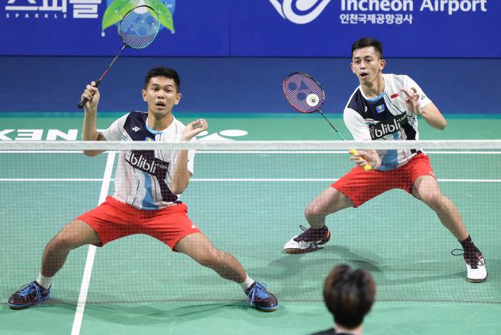 Fajar Alfian/Muhammad Rian Ardianto (Indonesia) menghadang pengembalian. Fajar Alfian/Muhammad Rian Ardianto (Indonesia) menghadang pengembalian.