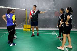 Enroe Suryanto & skuad ganda putri Indonesia (Humas PP PBSI)