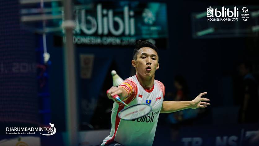 Jonatan Christie (Indonesia) mengembalikan shuttlecock. Jonatan Christie (Indonesia) mengembalikan shuttlecock.