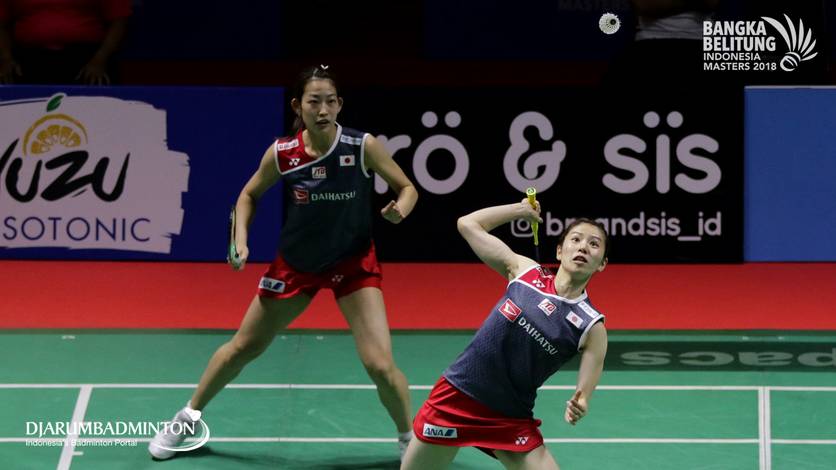 Nami Matsuyama/Chiharu Shida (JPN) bersiap menyambar pengembalian tanggung. Nami Matsuyama/Chiharu Shida (JPN) bersiap menyambar pengembalian tanggung.