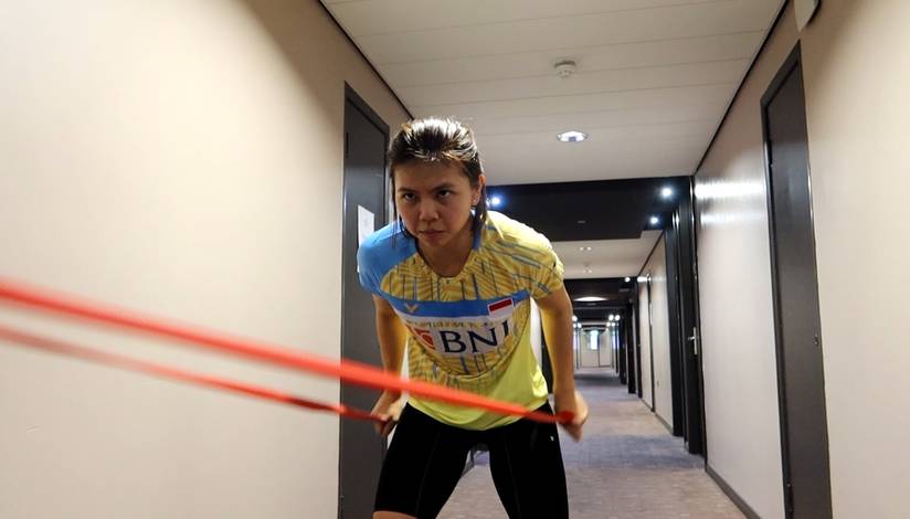 Greysia Polii (Indonesia) saat menjalani latihan ringan di lorong penginapan. (Foto: PP PBSI) Greysia Polii (Indonesia) saat menjalani latihan ringan di lorong penginapan. (Foto: PP PBSI)