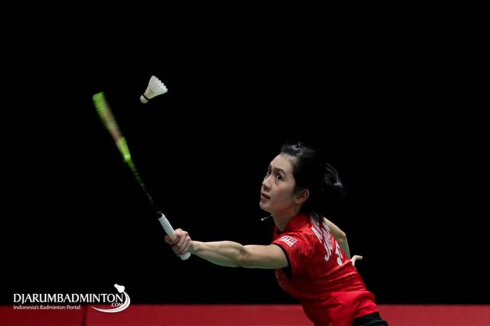 Aya Ohori (Jepang) berusaha menghadang serangan. Aya Ohori (Jepang) berusaha menghadang serangan.