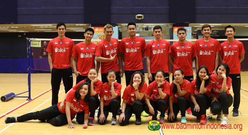 Tim beregu campuran Indonesia berfoto bersama. Tim beregu campuran Indonesia berfoto bersama.