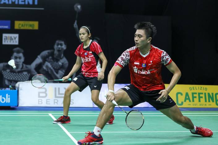Zacharia Josiahno Sumanti/Hediana Julimarbela menyambut pengembalian. Zacharia Josiahno Sumanti/Hediana Julimarbela menyambut pengembalian.