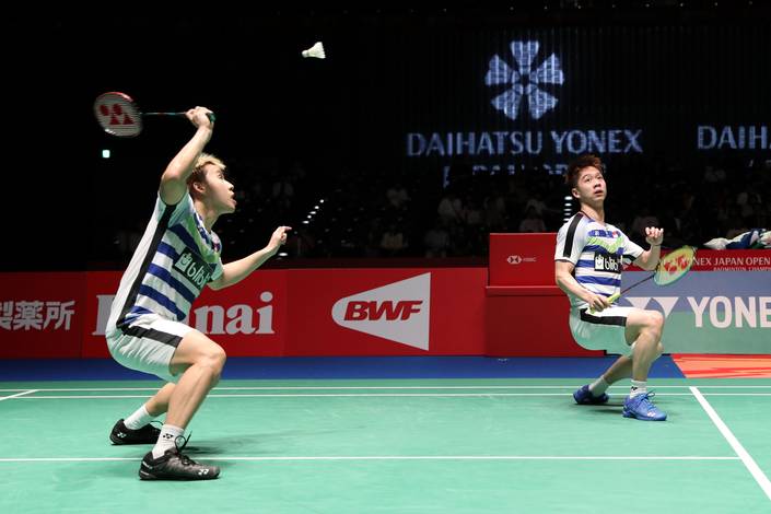 Kevin Sanjaya Sukamuljo/Marcus Fernaldi Gideon bersiap menghadang pengembalian lawan. Kevin Sanjaya Sukamuljo/Marcus Fernaldi Gideon bersiap menghadang pengembalian lawan.