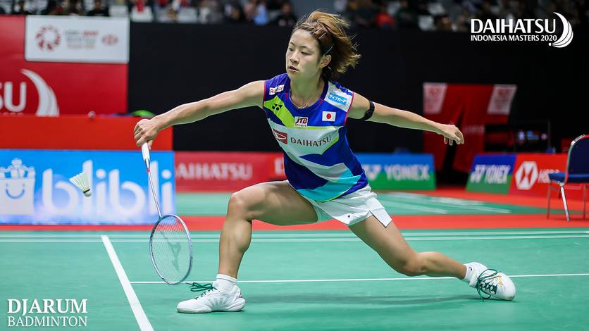 Nozomi Okuhara (Jepang) menyambut pengembalian. Nozomi Okuhara (Jepang) menyambut pengembalian.
