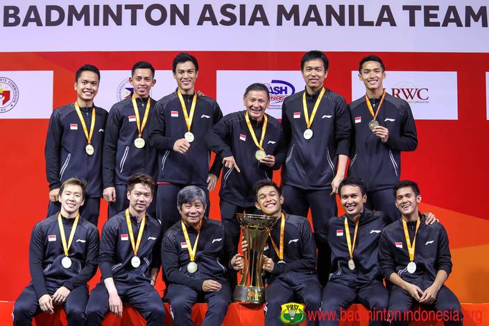Herry Iman Pierngadi dan Tim putra Indonesia (Foto:PBSI) Herry Iman Pierngadi dan Tim putra Indonesia (Foto:PBSI)