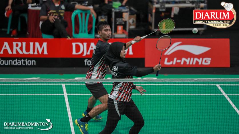 Ramsha Ariadita/Windi Siti Mulyani (PB Victory) mengembalikan shuttlecock. Ramsha Ariadita/Windi Siti Mulyani (PB Victory) mengembalikan shuttlecock.