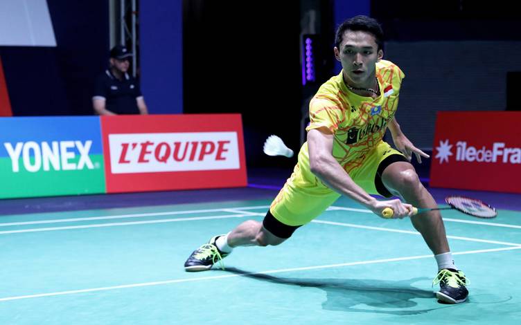 Jonatan Christie bersiap menghadang serangan. Jonatan Christie bersiap menghadang serangan.