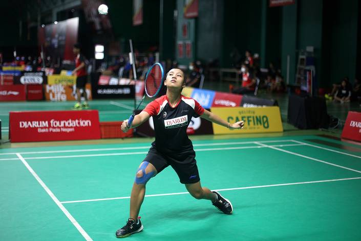 Mutiara Ayu Puspitasari mengembalikan shuttlecock. Mutiara Ayu Puspitasari mengembalikan shuttlecock.