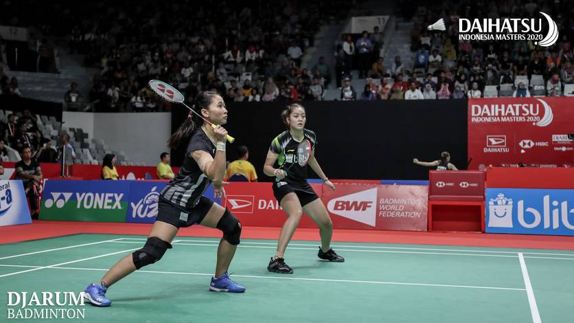 Ni Ketut Mahadewi Istarani/Tania Oktaviani Kusumah (Indonesia) bersiap menyambut pengembalian. Ni Ketut Mahadewi Istarani/Tania Oktaviani Kusumah (Indonesia) bersiap menyambut pengembalian.