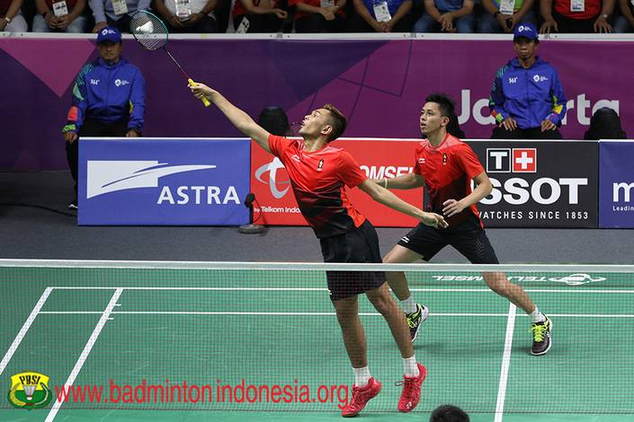 Fajar Alfian/Muhammad Rian Ardianto menghadang pengembalian. Fajar Alfian/Muhammad Rian Ardianto menghadang pengembalian.