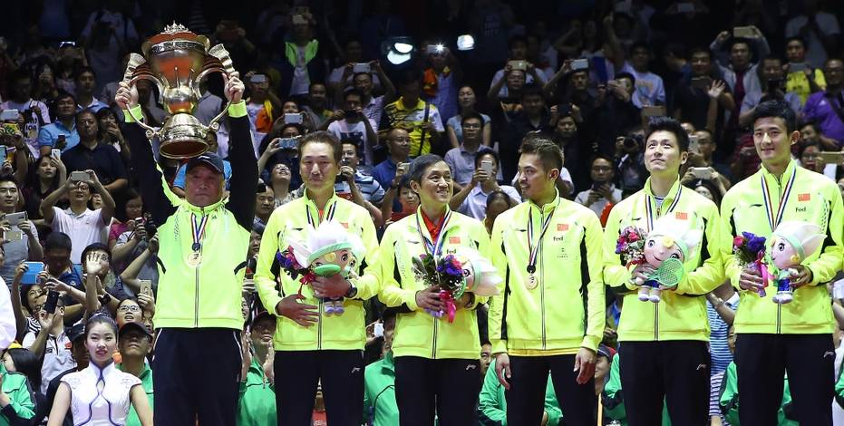 Podium Juara Tiongkok pada Piala Sudirman 2015 (foto: BWF) Podium Juara Tiongkok pada Piala Sudirman 2015 (foto: BWF)
