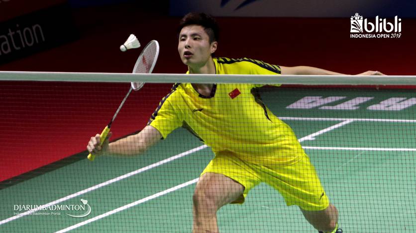 Shi Yuqi (China) returning shuttlecock. Shi Yuqi (China) returning shuttlecock.