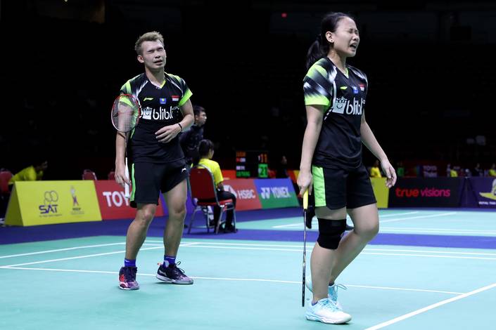 Ekspresi kekecewaan Rinov Rivaldy/Pitha Haningtyas Mentari (Indonesia). Ekspresi kekecewaan Rinov Rivaldy/Pitha Haningtyas Mentari (Indonesia).