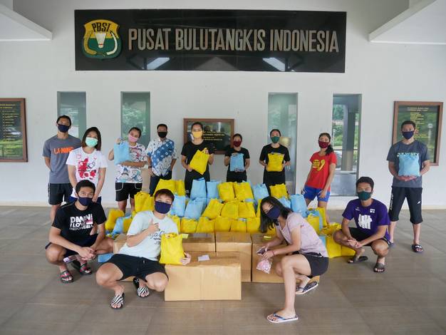 Atlet Pelatnas sumbangkan sembako untuk masyarakat yang membutuhkan. Atlet Pelatnas sumbangkan sembako untuk masyarakat yang membutuhkan.
