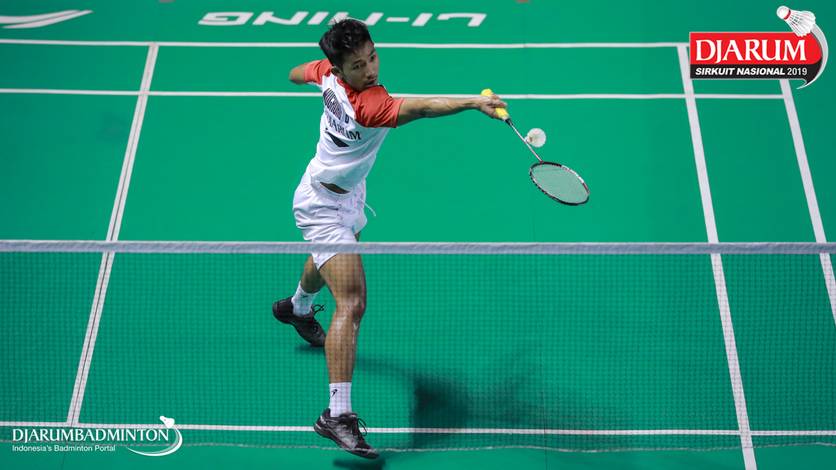 Bagas Kristianto Nugroho (PB Djarum Kudus) mengembalikan shuttlecock. Bagas Kristianto Nugroho (PB Djarum Kudus) mengembalikan shuttlecock.