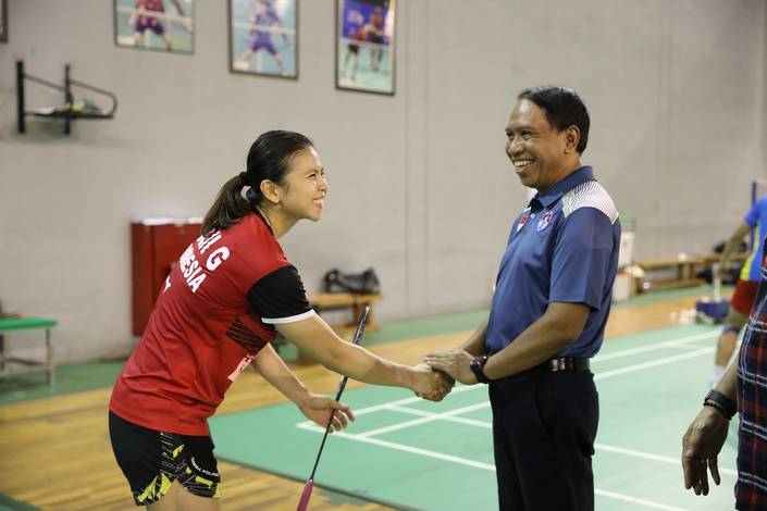 Greysia Polii (Kiri) bersalaman dengan Menteri Pemuda dan Olehraga Republik Indonesia, Zainudin Amali. Greysia Polii (Kiri) bersalaman dengan Menteri Pemuda dan Olehraga Republik Indonesia, Zainudin Amali.