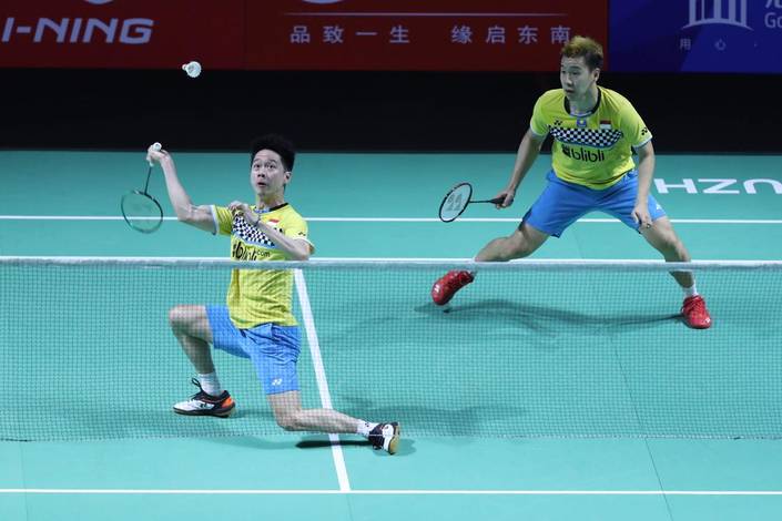 Kevin Sanjaya Sukamuljo/Marcus Fernaldi Gideon (Indonesia) bersiap menghadang pengembalian. Kevin Sanjaya Sukamuljo/Marcus Fernaldi Gideon (Indonesia) bersiap menghadang pengembalian.