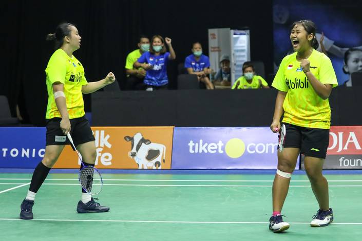 Selebrasi kemenangan Melani Mamahit/Tryola Nadia (tim Rajawali). Selebrasi kemenangan Melani Mamahit/Tryola Nadia (tim Rajawali).
