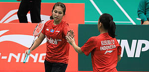 Ribka Sugiarto/Febriana Dwipuji Kusuma saat tampil di partai kelima H BWF World Junior Championships 2018.