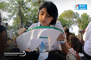 Thet Htar Thuzar Saat Membatik di Acara Cultural Day