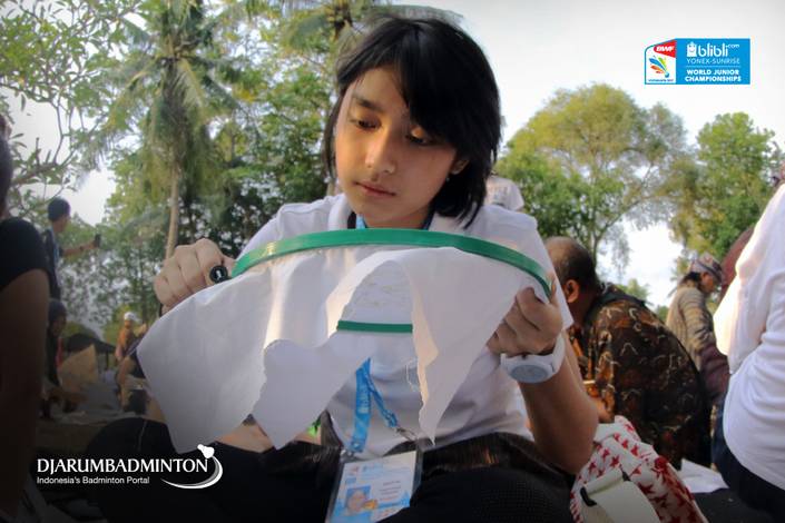 Thet Htar Thuzar Saat Membatik di Acara Cultural Day