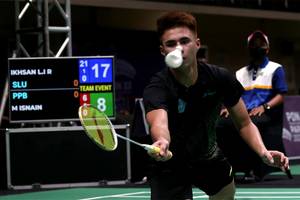 Ikhsan Leonardo Imanuel Rumbay (Sulawesi Utara) dalam pertandingan penyisihan grup beregu putra PON Papua 2021 (PON Papua 2021/Hadi Abdulloh)