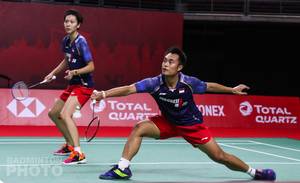 Hafiz Faizal/Gloria Emanuelle Widjaja (Indonesia) mengembalikan shuttlecock. (Copyright: Badmintonphoto | Courtesy of BWF)