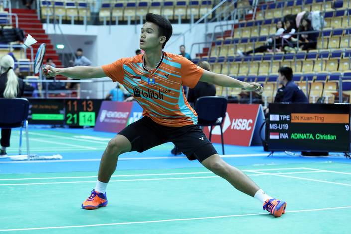 Christian Adinata (Indonesia) mengembalikan shuttlecock. Christian Adinata (Indonesia) mengembalikan shuttlecock.