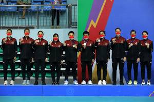 Tim putri Indonesia meraih medali perak cabang olahraga bulu tangkis berunggu putri SEA Games Vietnam 2021 (Humas PP PBSI)