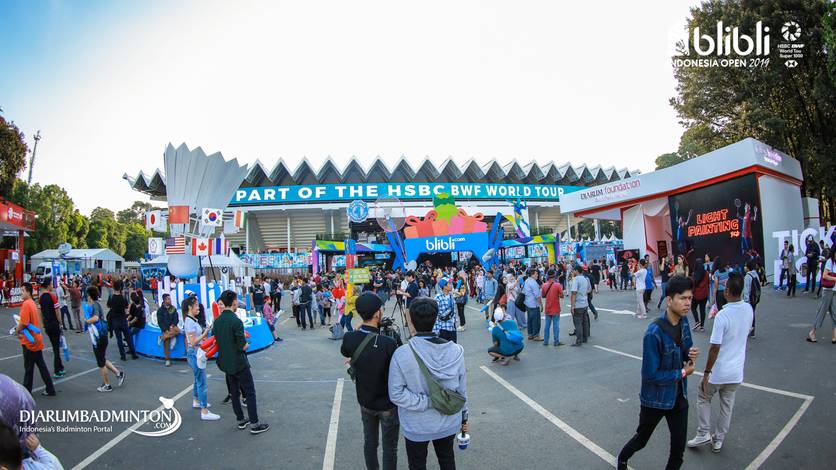 Suasana Istora Senayan, Jakarta saat pelaksanaan Blibli Indonesia Open 2019 BWF World Tour Super 1000. Suasana Istora Senayan, Jakarta saat pelaksanaan Blibli Indonesia Open 2019 BWF World Tour Super 1000.