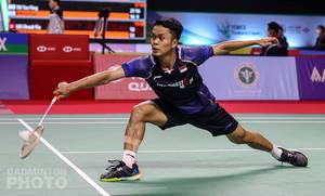 Tunggal putra Indonesia, Anthony Sinisuka Ginting mengembalikan shuttlecock. (Copyright: Badmintonphoto | Courtesy of BWF)